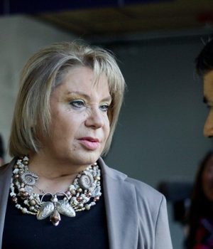 acharan-gloria-a-uno-adn