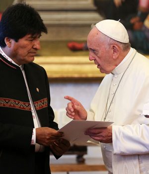 Papa-Francisco-y-Evo-Morales-tercera efe