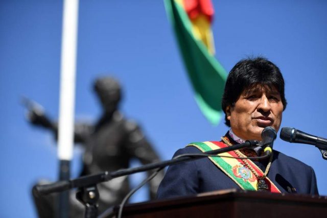 evo morales celebra