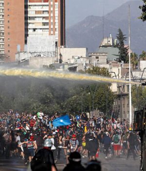 Protesta Lanzaaguas-emol aton