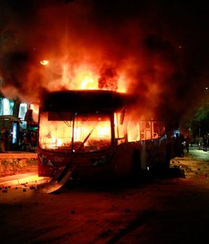 Bus quemado recoleta-tercera uno