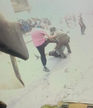 Adulto mayor golpeado Carabineros-emol