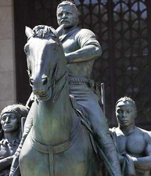 Estatua Theodore Roosevelt-NY-emol ap