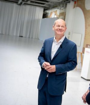 Alemania-Los Verdes Annalena Baerbock (i) liberales, Christian Lindner (d), Scholz