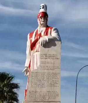 Estatua allende vandalizada-cooperativa