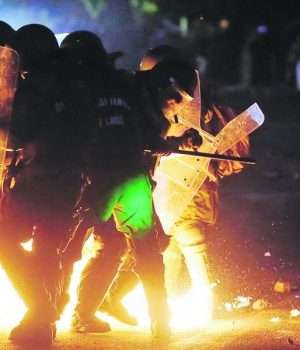 Carabineros-molotov-tercera