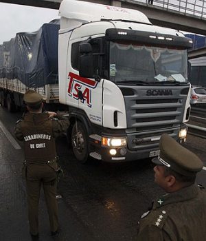 Carabineros camiones-emol aton