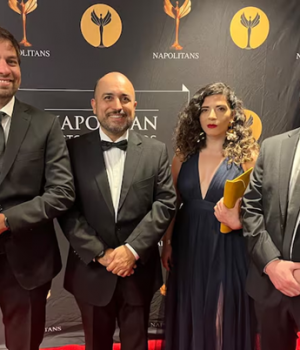 Campaña En Contra premio Napolitan Victory Award tercera