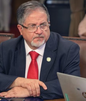 Diputado Roberto Arroyo PSC-tercera