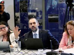 Gobierno y EE.PP. firman reajuste salarial marcado por división gremial