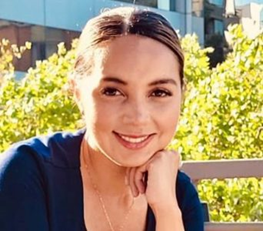 Nicole Arcos-mostrador