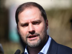 Histórico Liceo 7 en toma indefinida: conflicto por «adoctrinamiento»