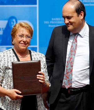 Bachelet Constitucion-Emol Aton