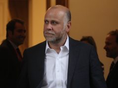 Elizalde acusa a Kast de usar información falsa y defiende gestión económica