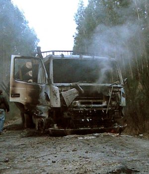 Camion incendiado-emol