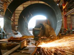 Industria metalúrgica cae 0,2% en octubre y crecimiento anual llega a 1,9%