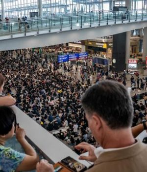 Hong Kong Sitting en aeropuerto-dw getty