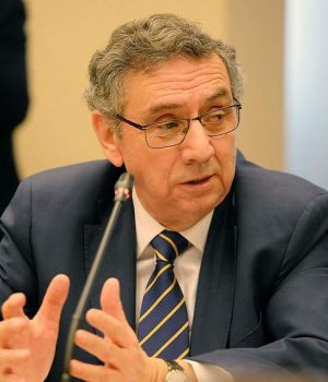 Leopoldo Llanos-Uno Tercera