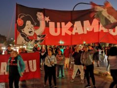 Movimiento Ukamau interrumpe tránsito de Alameda en hora punta