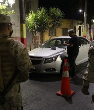 toque-de-queda-Uni La Nacion