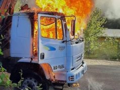 Banda incendiaria quema dos camiones en Collipulli, Araucanía