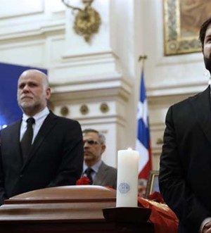 Boric velorio Teillier-emol