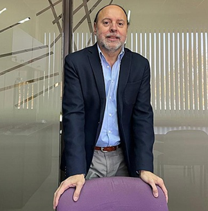 Cesar Ross Premio Nac Historia 2024-emol